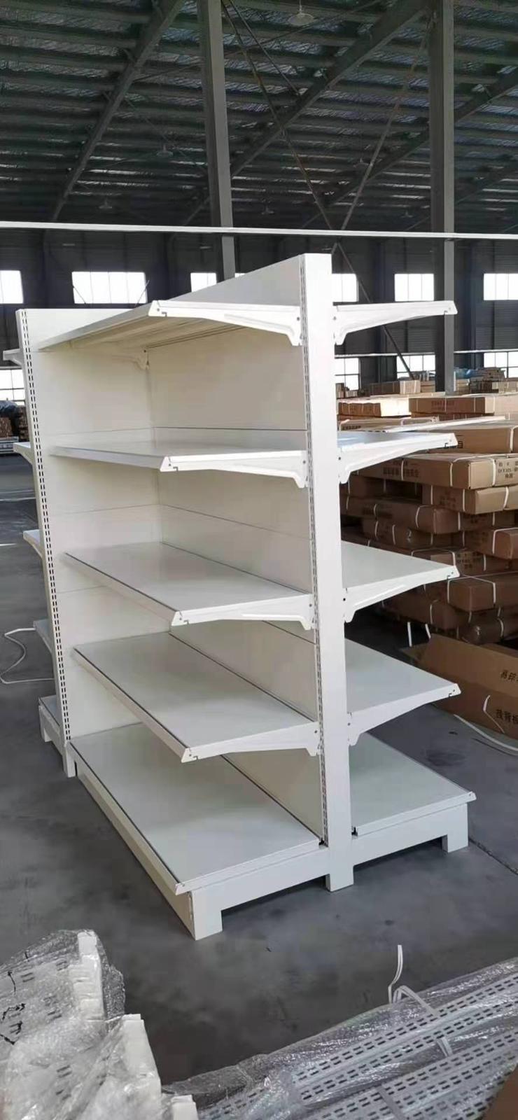 Versatile display shelves for retail stores